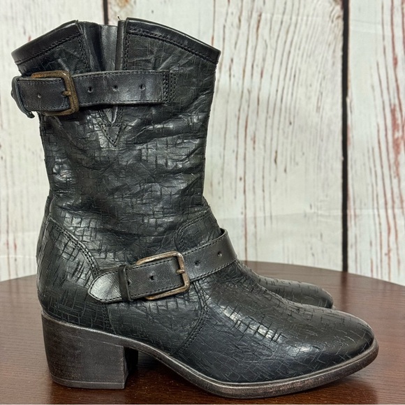 UGG Collection Black Combat Moto Boots Distressed Leather  Sherpa Insole 5.5 EUC - Picture 3 of 17